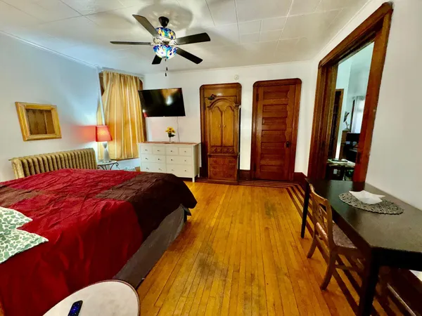 $4,900 | 1464 West Minnehaha Avenue, St. Paul, MN 55104