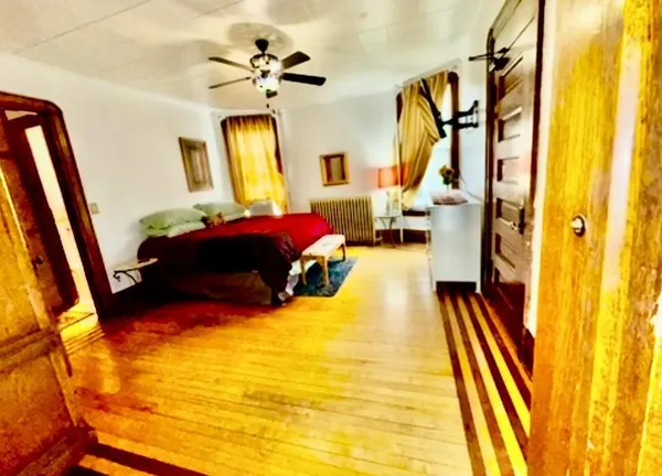 $4,900 | 1464 West Minnehaha Avenue, St. Paul, MN 55104