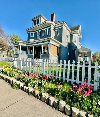 $4,900 | 1464 West Minnehaha Avenue, St. Paul, MN 55104