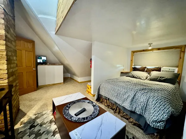 $4,900 | 1464 West Minnehaha Avenue, St. Paul, MN 55104