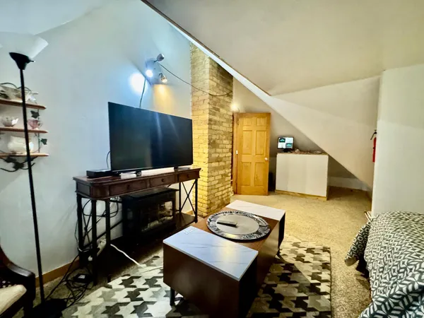 $4,900 | 1464 West Minnehaha Avenue, St. Paul, MN 55104