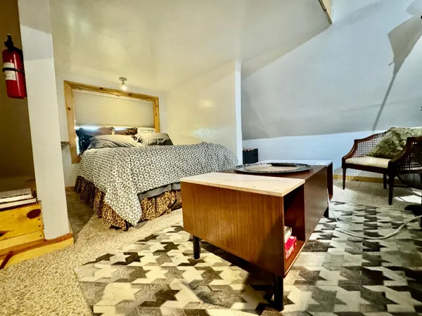 $4,900 | 1464 West Minnehaha Avenue, St. Paul, MN 55104