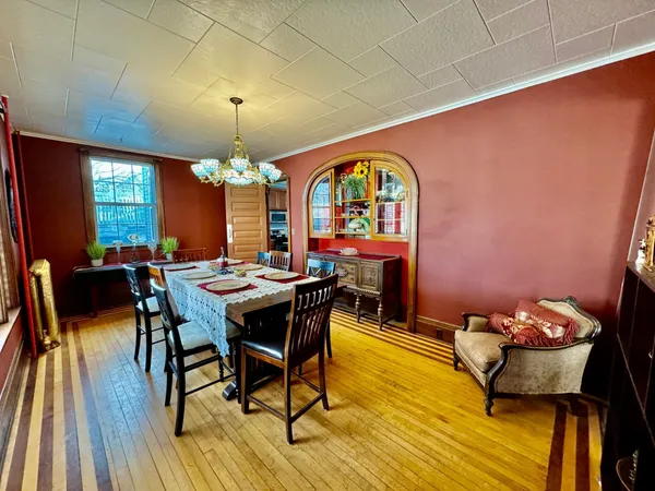 $4,900 | 1464 West Minnehaha Avenue, St. Paul, MN 55104