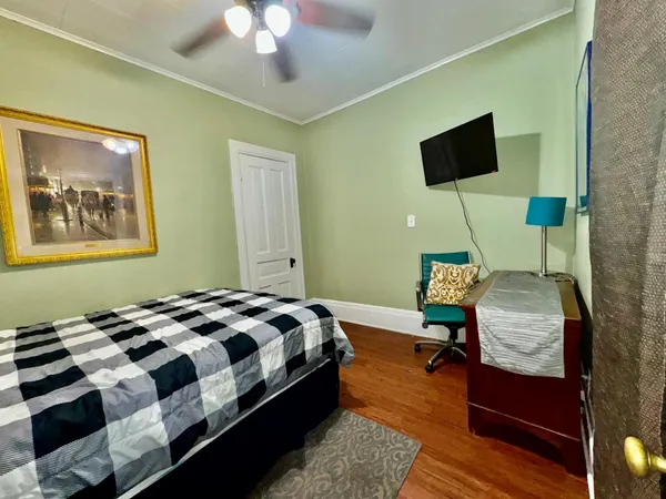 $4,900 | 1464 West Minnehaha Avenue, St. Paul, MN 55104