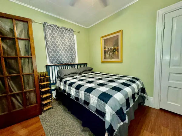 $4,900 | 1464 West Minnehaha Avenue, St. Paul, MN 55104