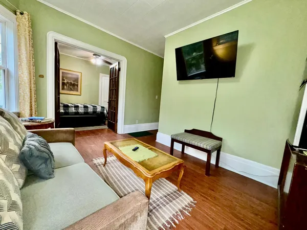 $4,900 | 1464 West Minnehaha Avenue, St. Paul, MN 55104