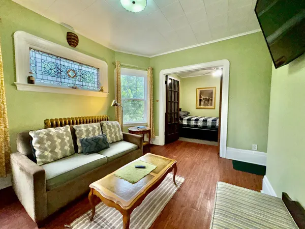 $4,900 | 1464 West Minnehaha Avenue, St. Paul, MN 55104