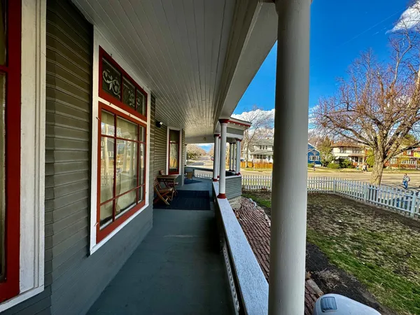 $4,900 | 1464 West Minnehaha Avenue, St. Paul, MN 55104