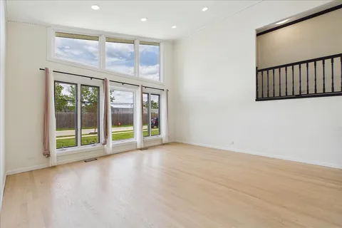 $595,000 | 3425 Harris Drive, Northbrook, IL 60062