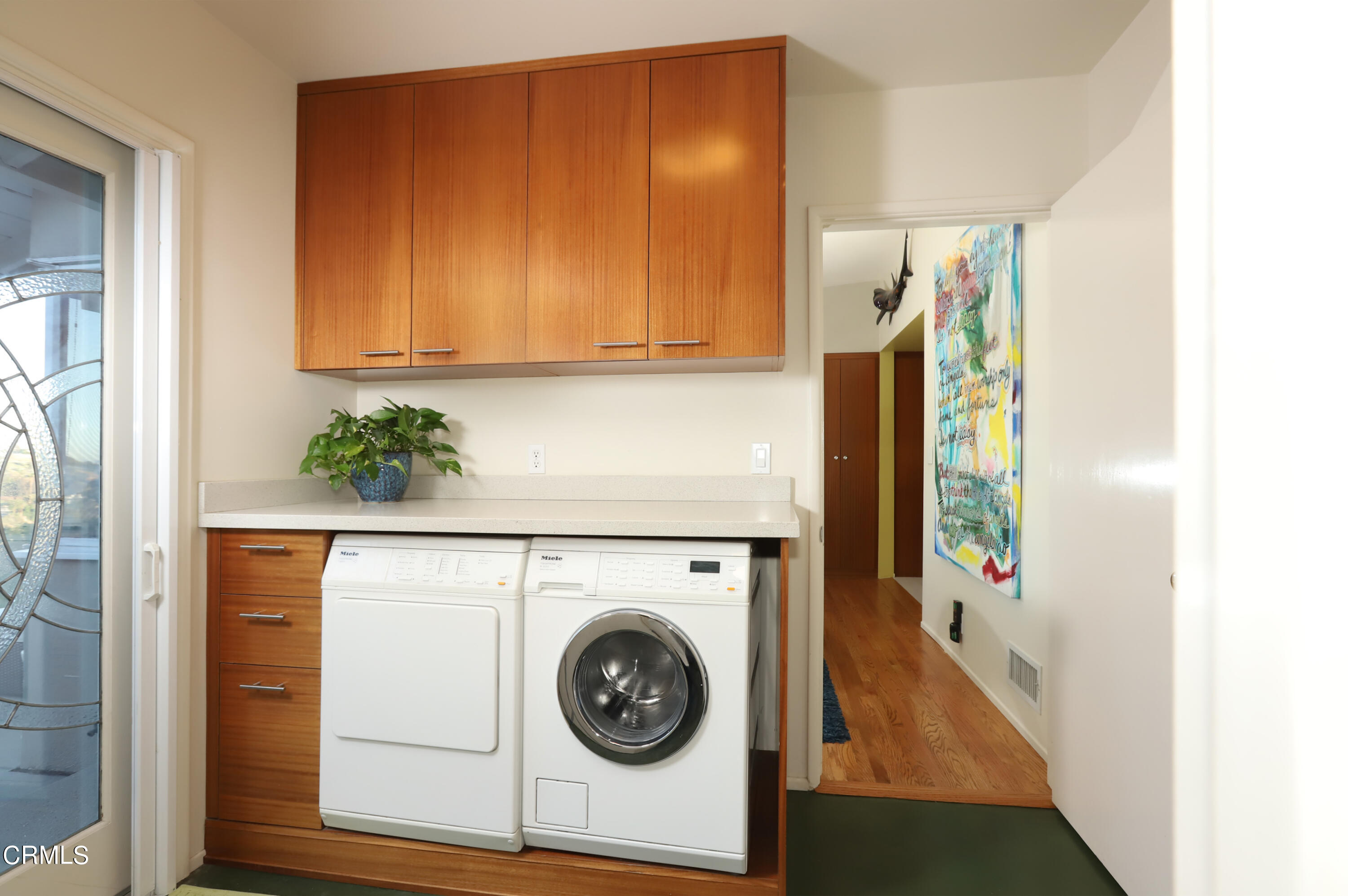 1950 Canyon Close Road Pasadena, CA 91107 - Photo 23 of 48 23 Laundry Room