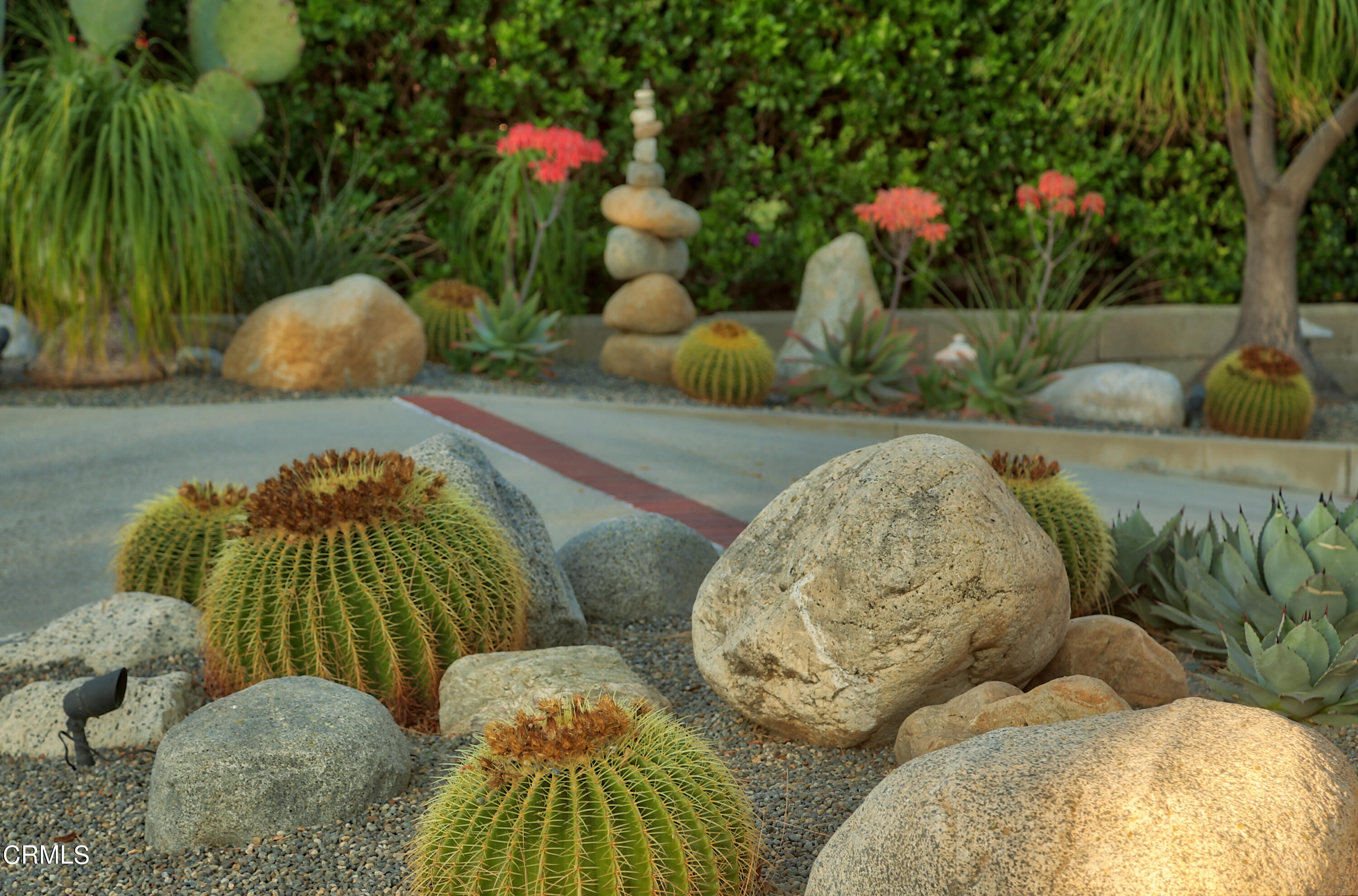 1950 Canyon Close Road Pasadena, CA 91107 - Photo 42 of 48 a view of a chairs and table in a patio
