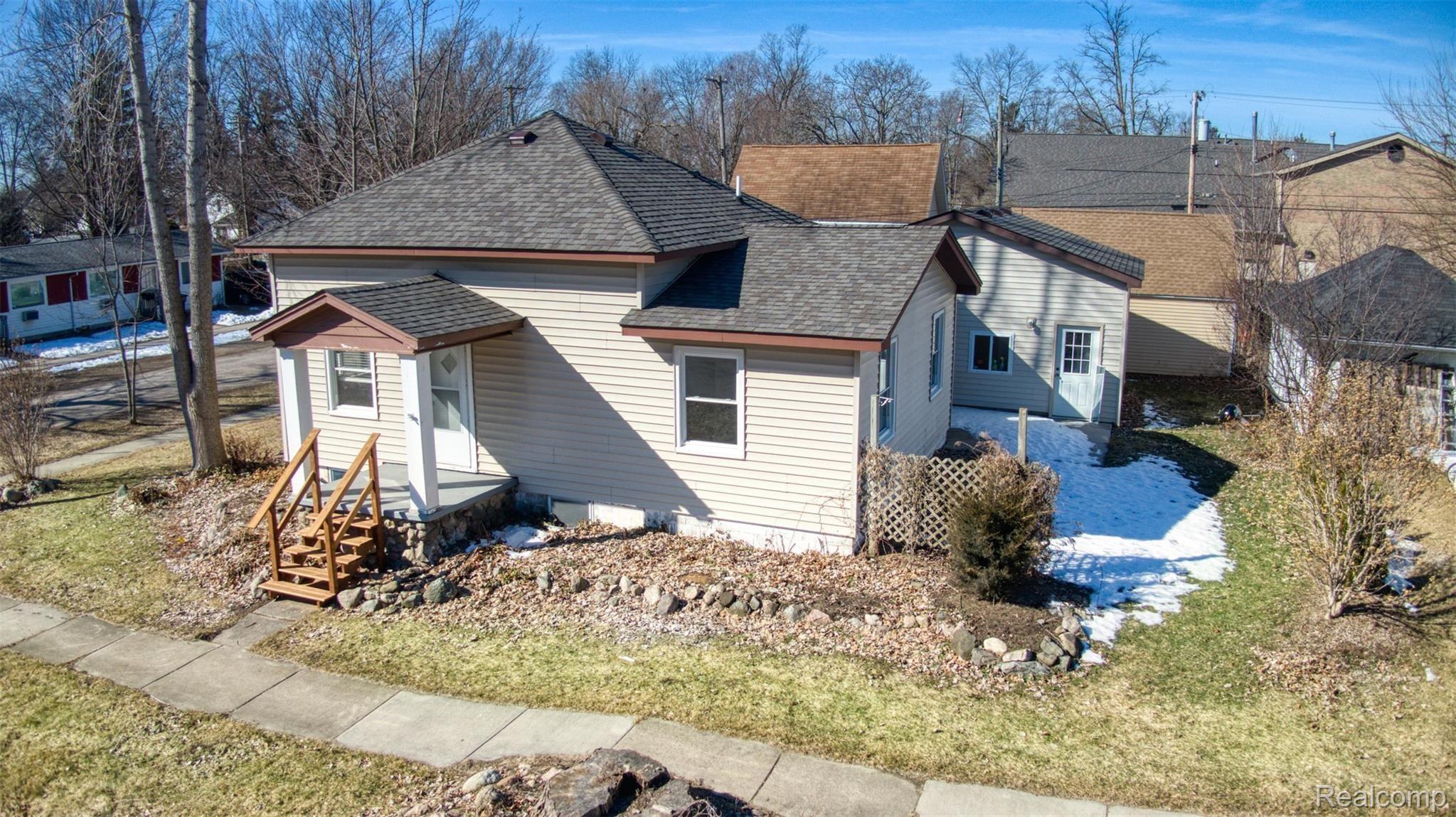 118 South Clark Webberville, MI 48892 - Photo 1 of 26 118 Clark front - Copy.jpg