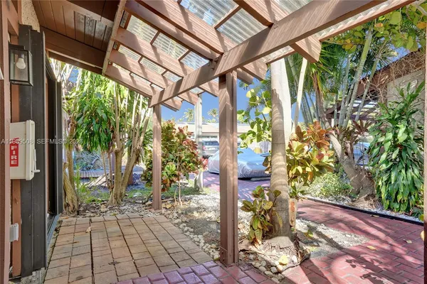 $4,000 | 2619 Parkview Drive South, Hallandale Beach, FL 33009