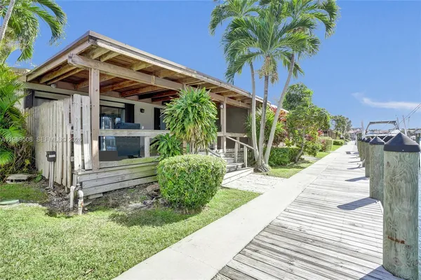 $4,000 | 2619 Parkview Drive South, Hallandale Beach, FL 33009