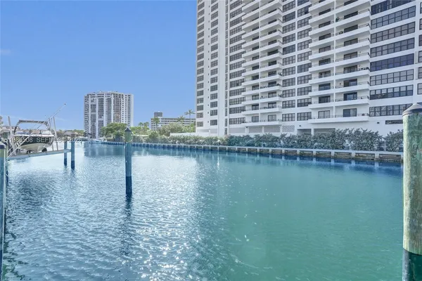 $4,000 | 2619 Parkview Drive South, Hallandale Beach, FL 33009