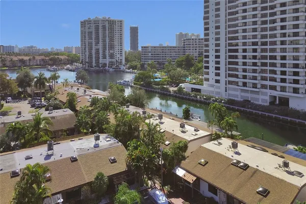 $4,000 | 2619 Parkview Drive South, Hallandale Beach, FL 33009