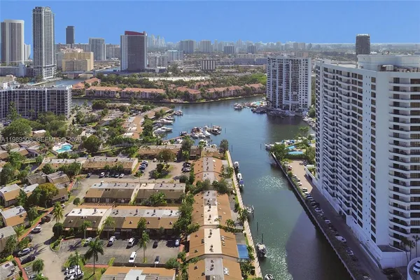 $4,000 | 2619 Parkview Drive South, Hallandale Beach, FL 33009