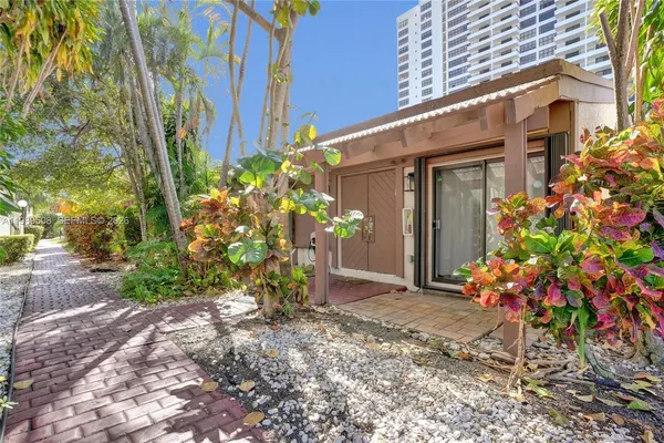 $4,000 | 2619 Parkview Drive South, Hallandale Beach, FL 33009