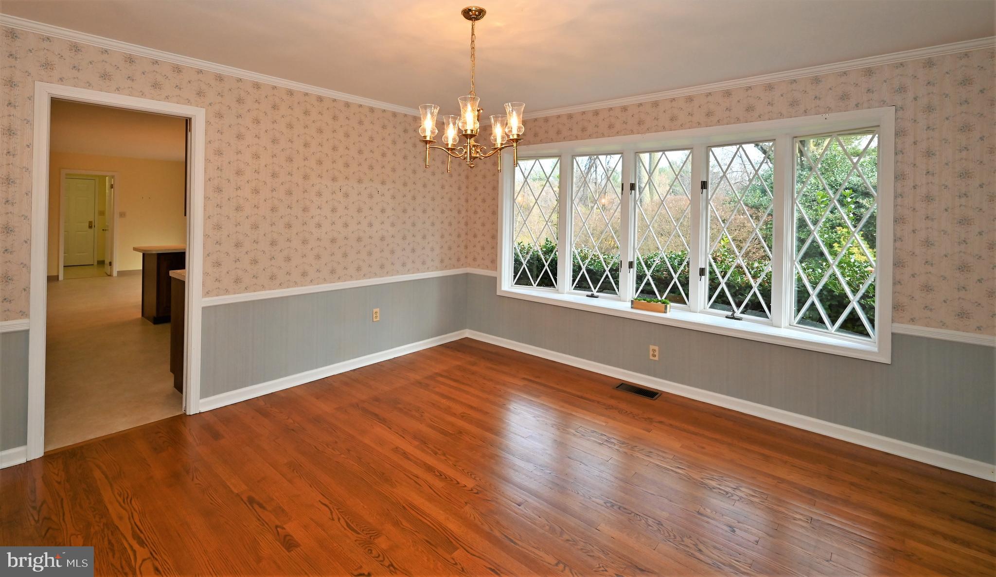 46 Crown Road Ewing, NJ 08638 - Photo 4 of 30
