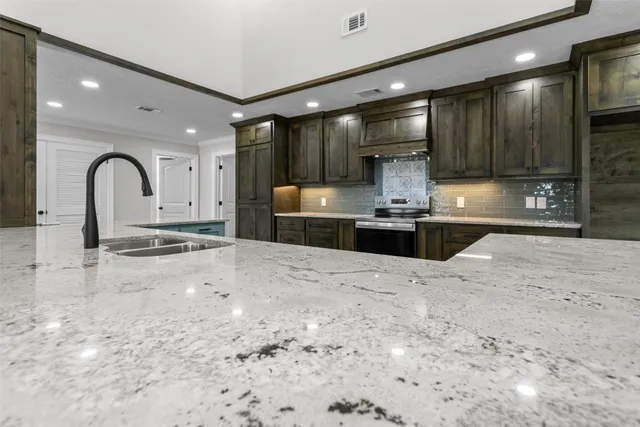 a view of a yard with a barn