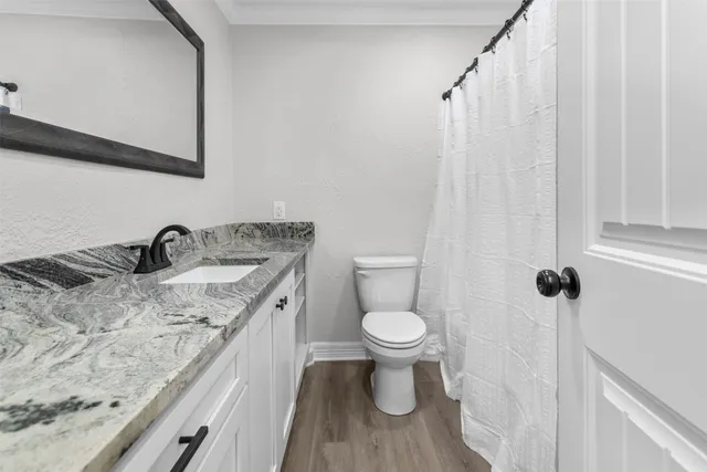 an empty room with windows and ceiling fan