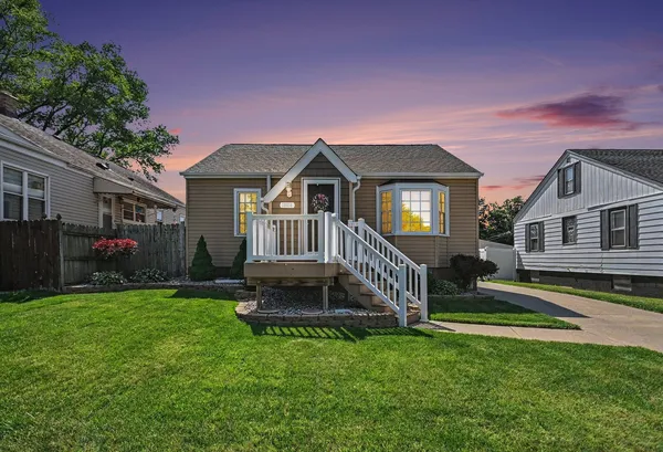 $289,900 | 18010 Burnham Avenue, Lansing, IL 60438