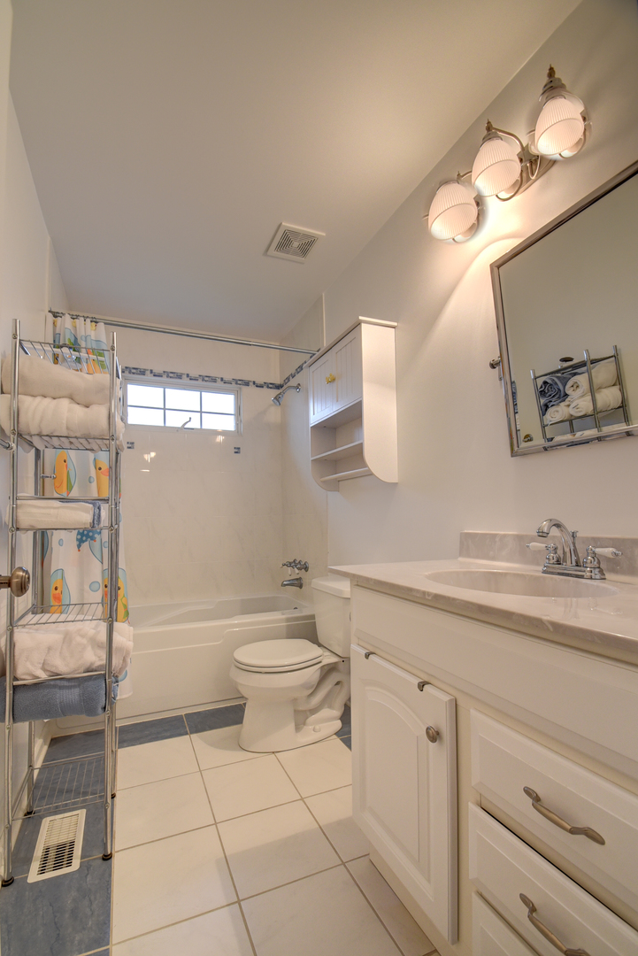 16045 Stateline Road Cedar Lake, IN 46303 - Photo 33 of 36 a bathroom with a sink a toilet and bathtub