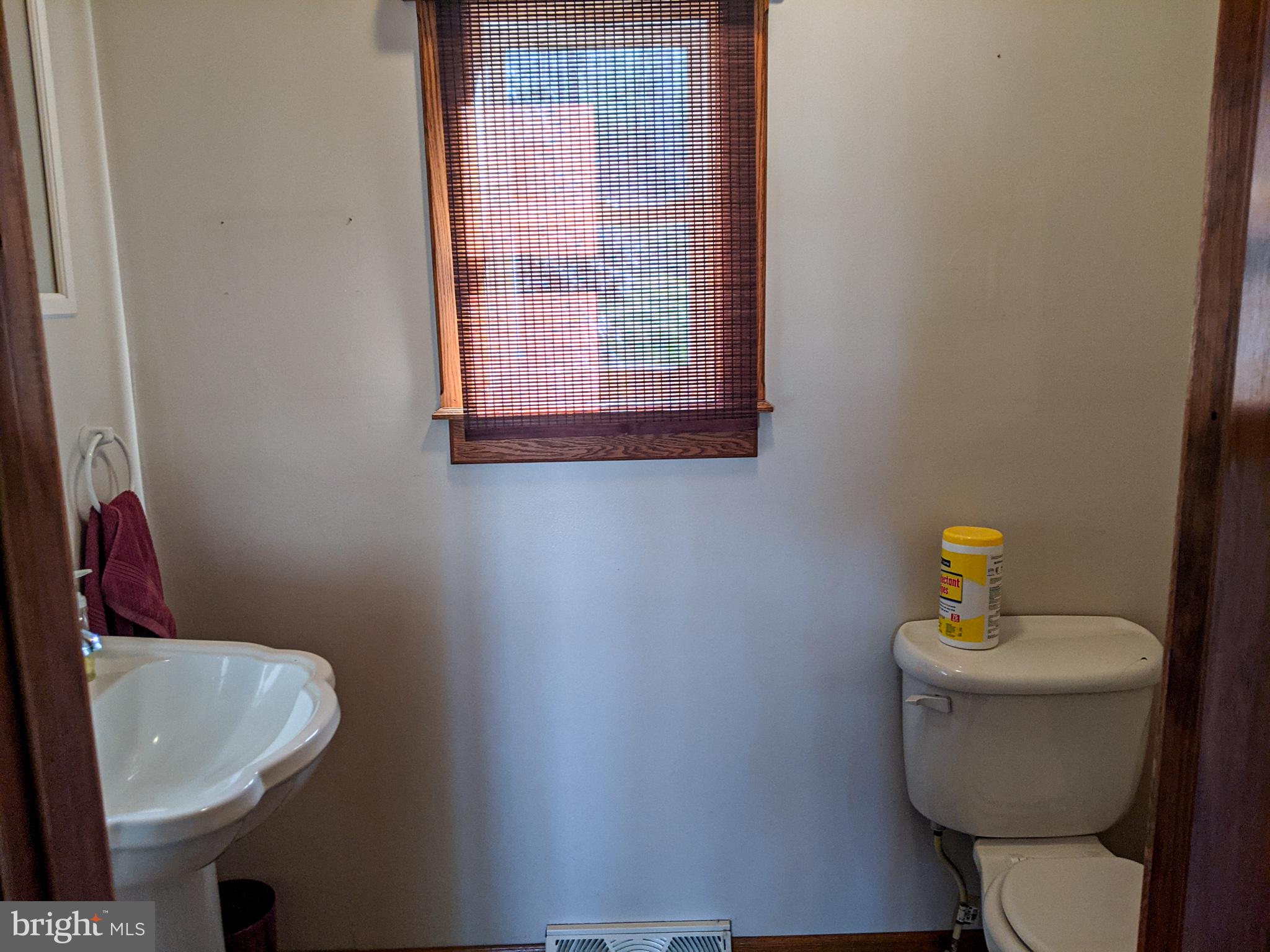 3260 Old Rte 30 Orrtanna, PA 17353 - Photo 23 of 39 Powder Room
