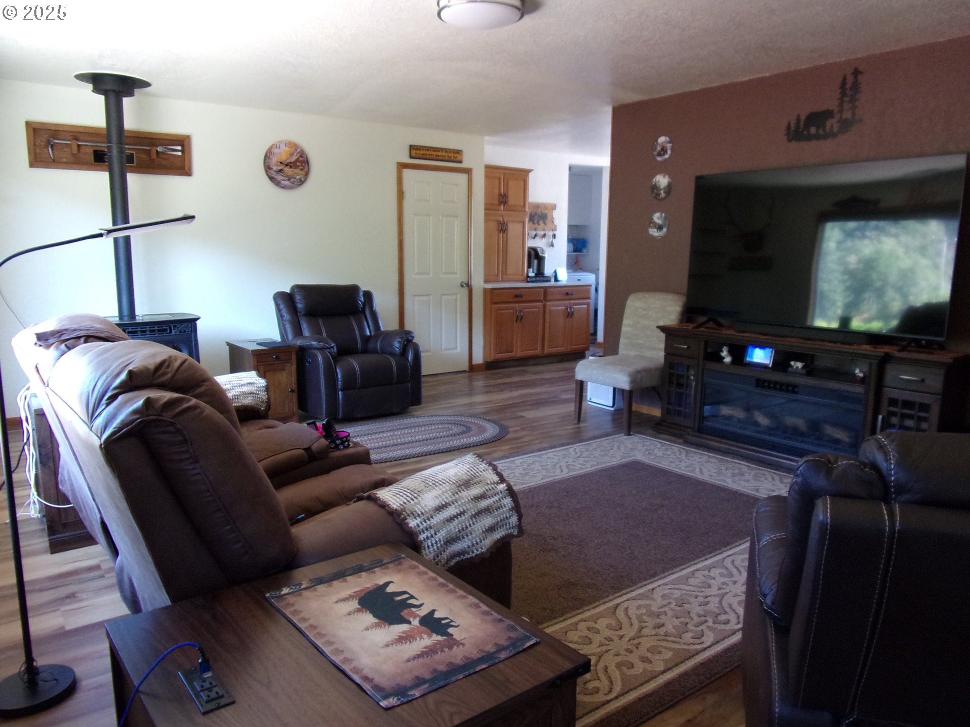 375 Jordan Creek Road Riddle, OR 97469 - Photo 17 of 35 a living room with furniture and a flat screen tv
