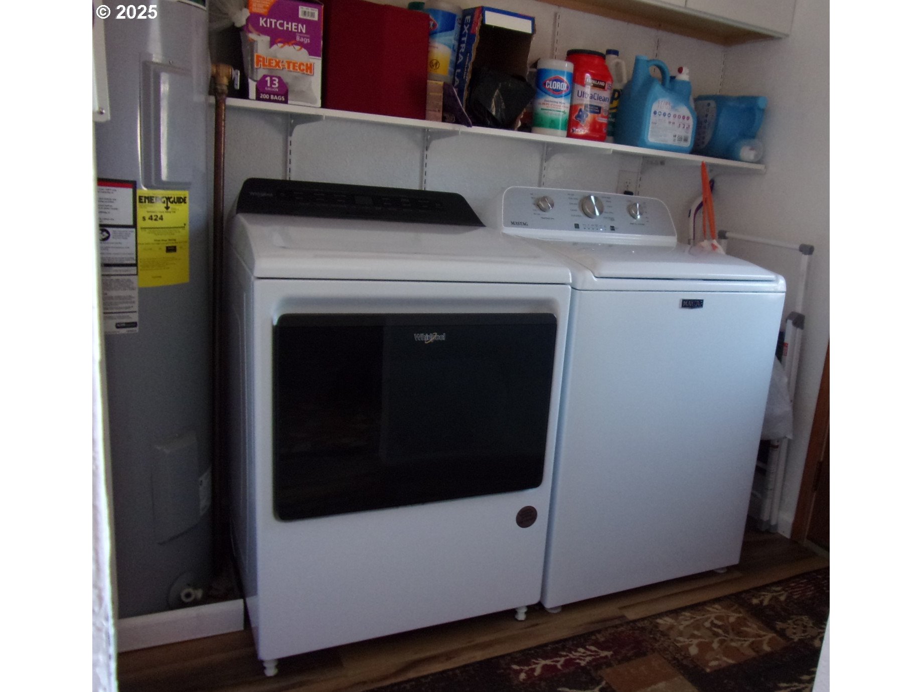 375 Jordan Creek Road Riddle, OR 97469 - Photo 25 of 35 a utility room with dryer and washer