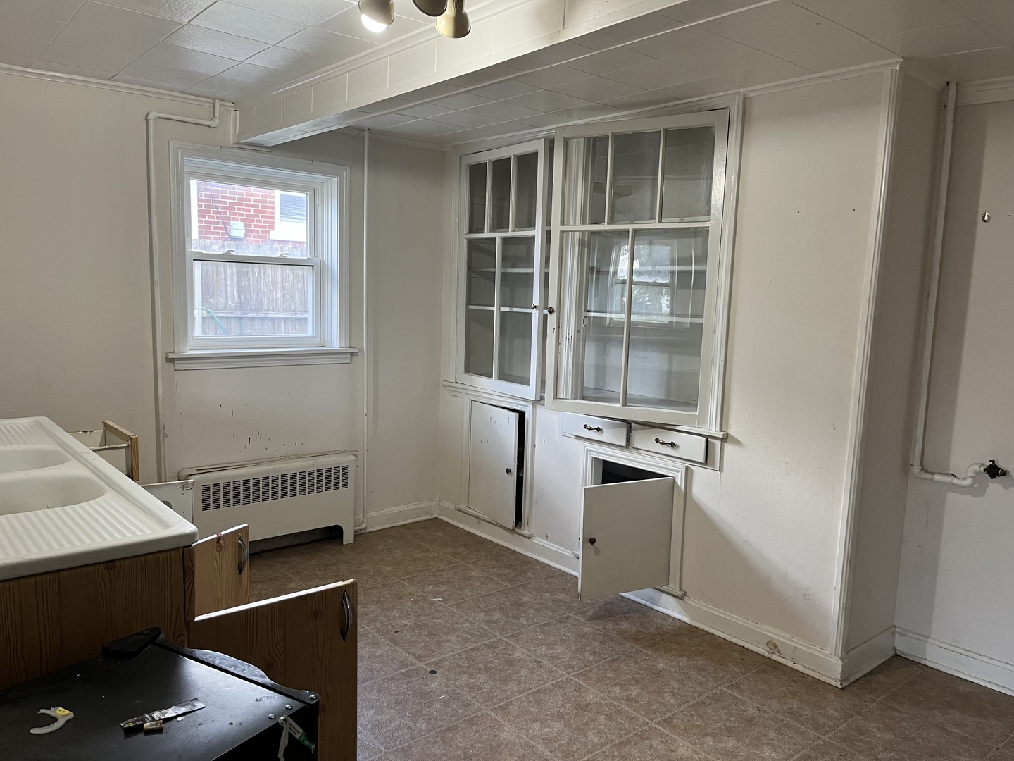 7907 46th Street Lyons, IL 60534 - Photo 13 of 17 an empty room with windows