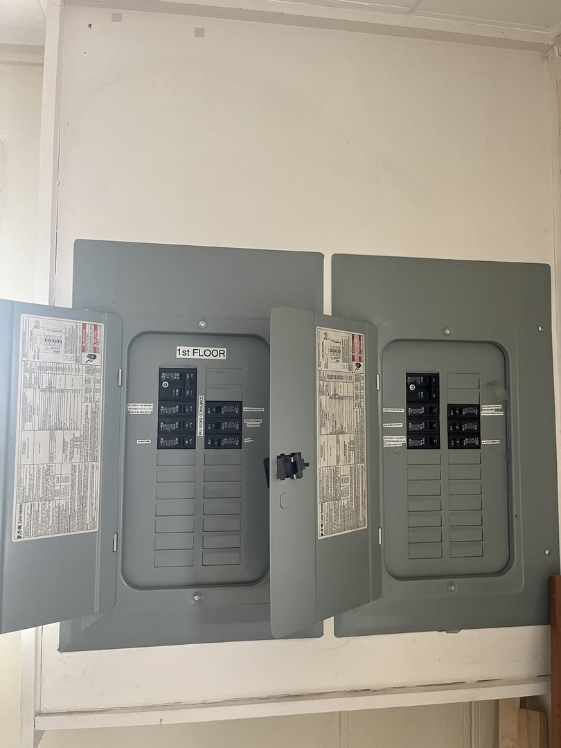 7907 46th Street Lyons, IL 60534 - Photo 14 of 17 a front view of a house