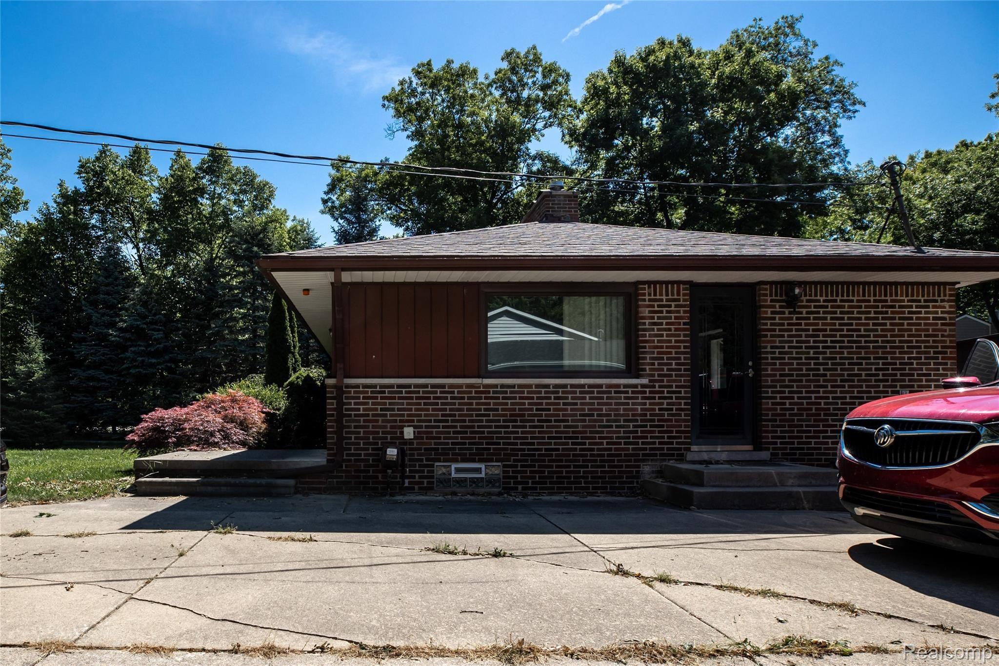 3496 Hazelton Avenue Rochester, MI 48307 - Photo 4 of 35 3496 HAZELTON AVE - EXTERIOR-24.jpg