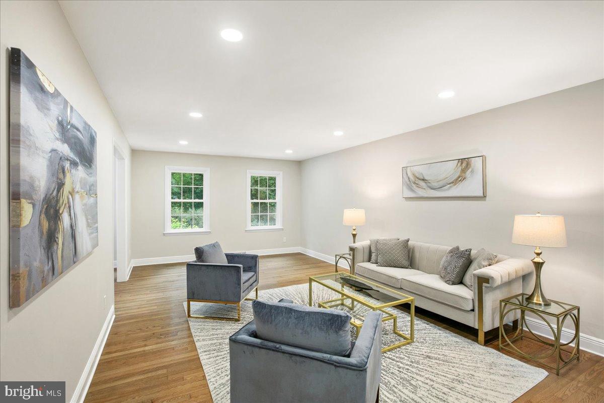 11603 Virgate Lane Reston, VA 20191 - Photo 13 of 59 Bright and airy living room