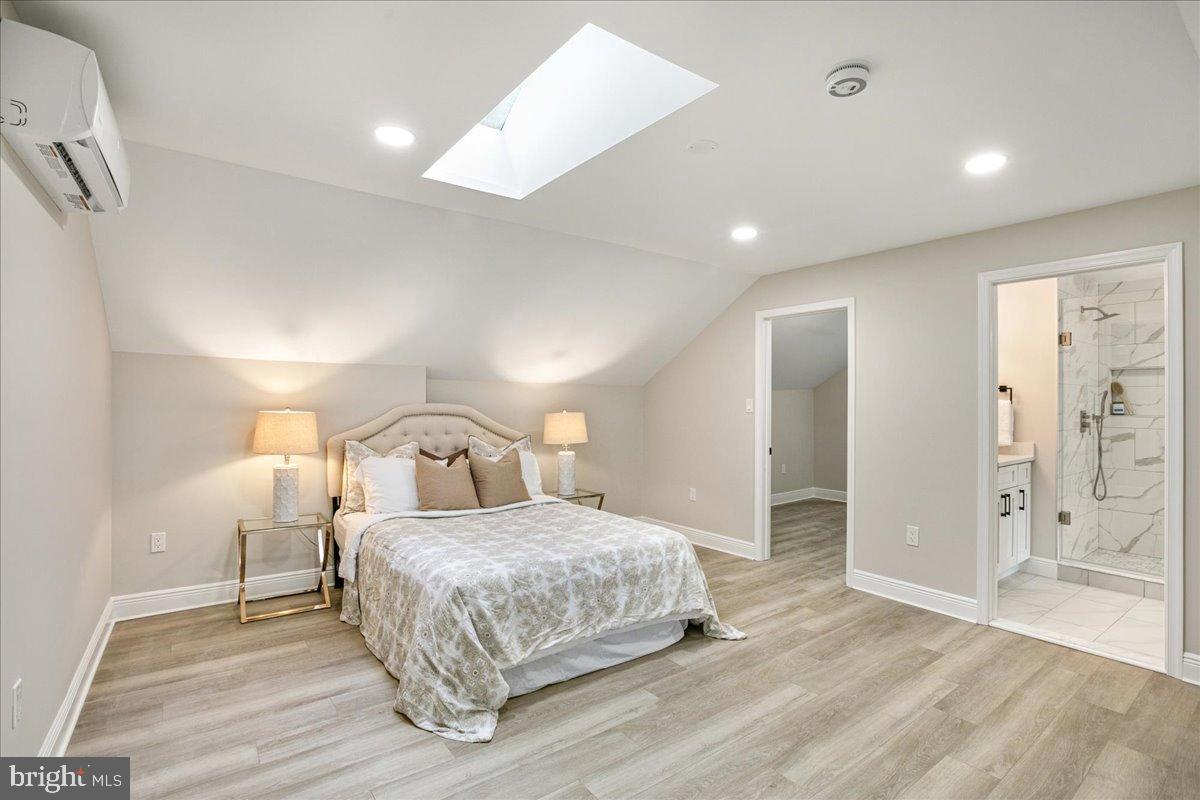 11603 Virgate Lane Reston, VA 20191 - Photo 41 of 59 Private attic suite with full bath