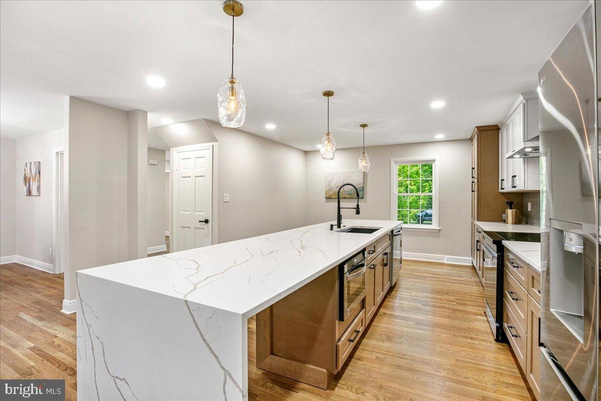 11603 Virgate Lane Reston, VA 20191 - Photo 6 of 59 Room for barstools on both sides