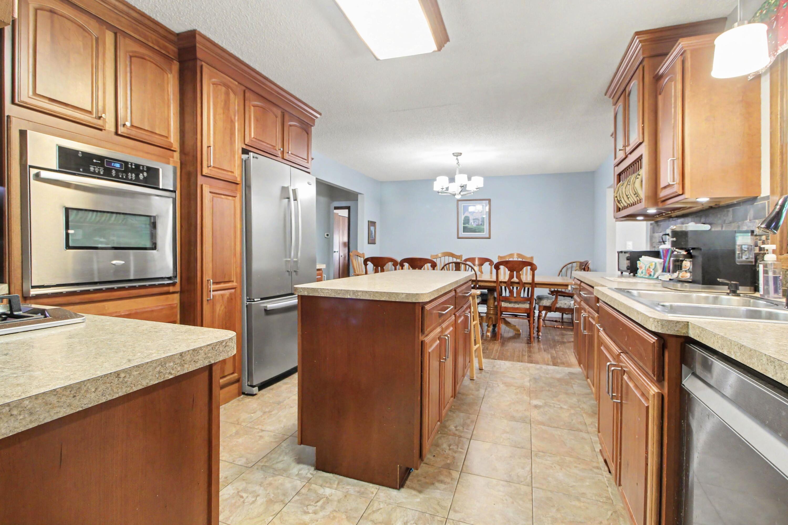 41141 Savage Road Belleville, MI 48111 - Photo 9 of 26 010_file_7053