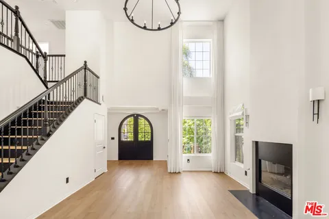 $1,399,000 | 7676 Coldwater Canyon Court, North Hollywood, CA 91605