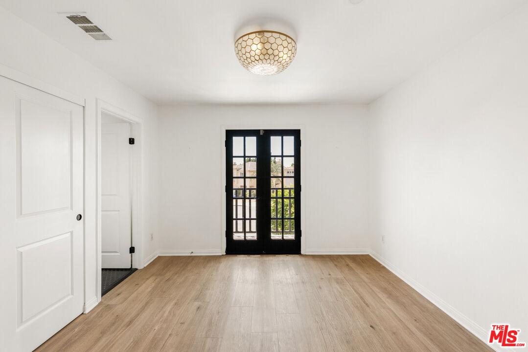 7676 Coldwater Canyon Court North Hollywood, CA 91605 - Photo 21 of 32