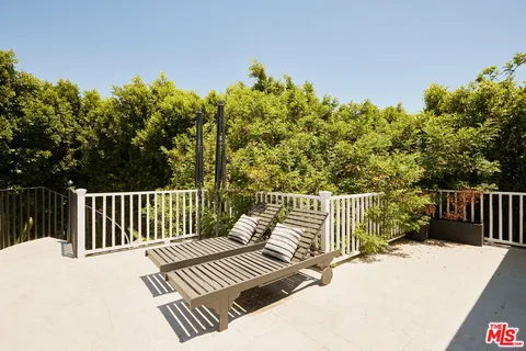 $1,399,000 | 7676 Coldwater Canyon Court, North Hollywood, CA 91605