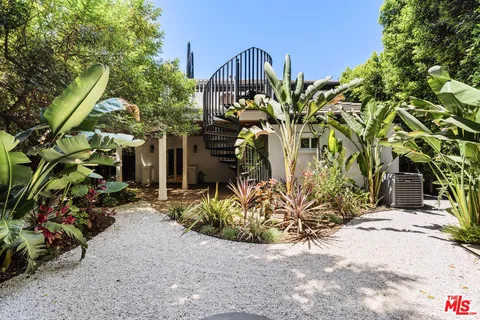 $1,399,000 | 7676 Coldwater Canyon Court, North Hollywood, CA 91605