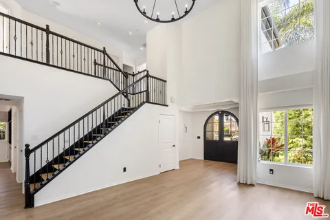 $1,399,000 | 7676 Coldwater Canyon Court, North Hollywood, CA 91605