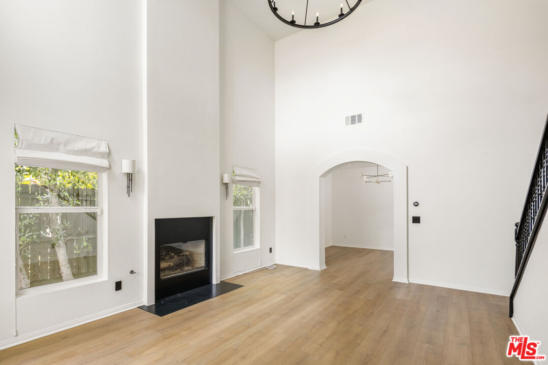 7676 Coldwater Canyon Court North Hollywood, CA 91605 - Photo 4 of 32