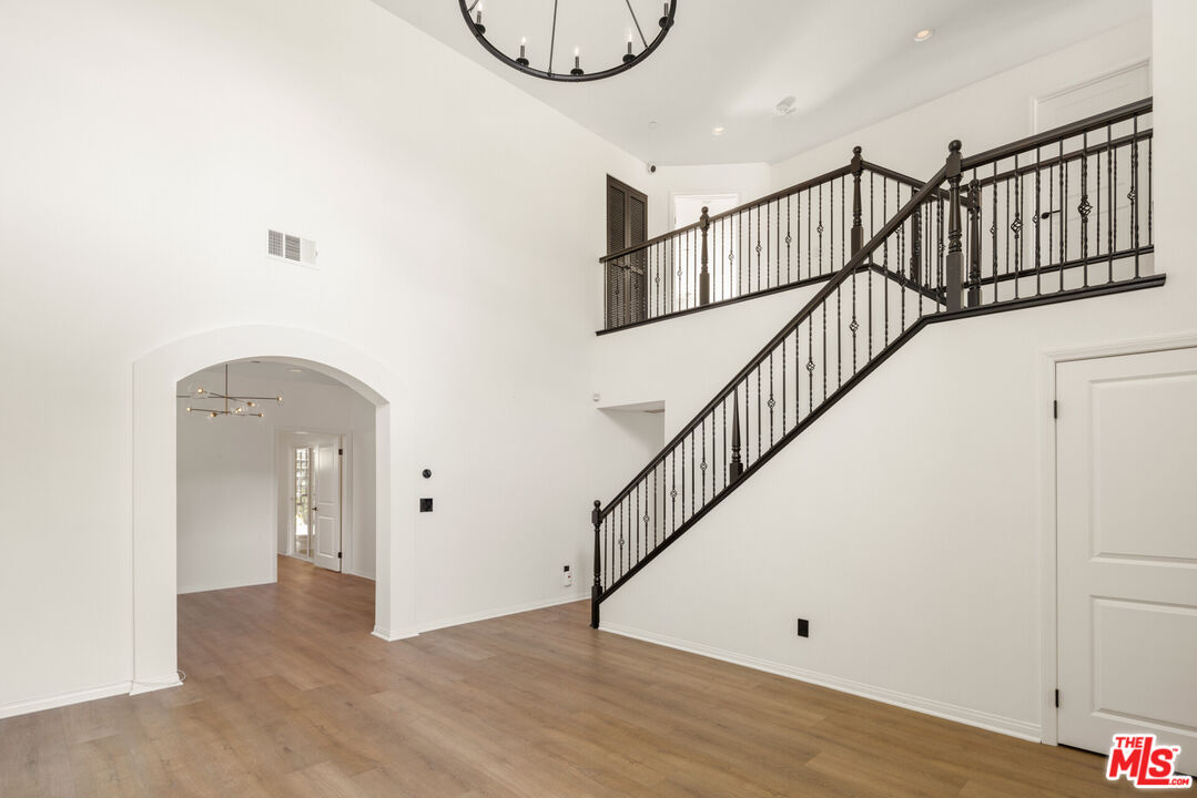 7676 Coldwater Canyon Court North Hollywood, CA 91605 - Photo 5 of 32