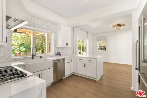 $1,399,000 | 7676 Coldwater Canyon Court, North Hollywood, CA 91605