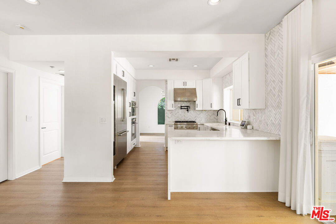 7676 Coldwater Canyon Court North Hollywood, CA 91605 - Photo 8 of 32