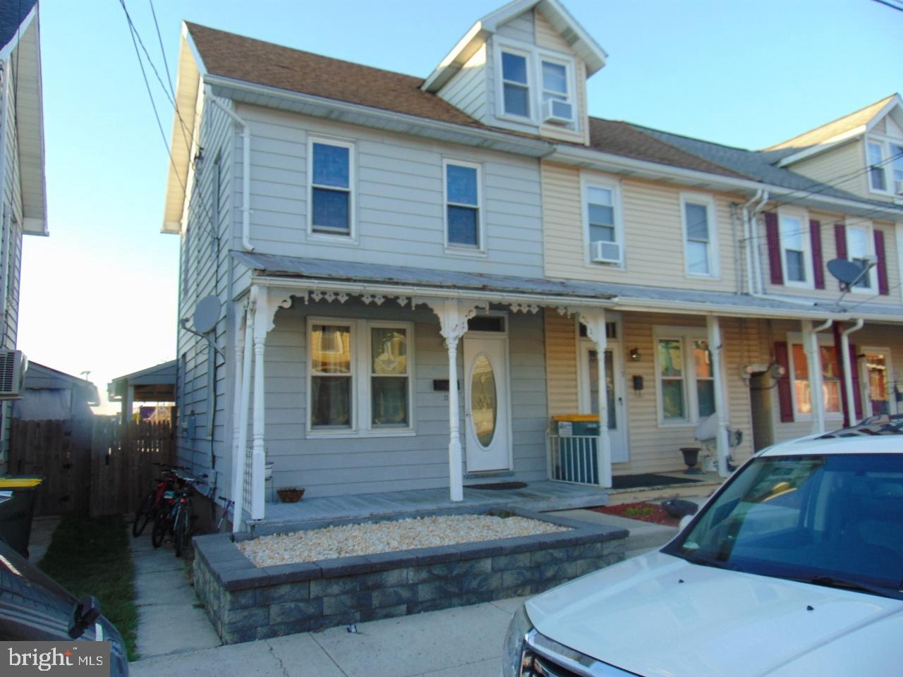 21 West Smith Street Topton, PA 19562 - Photo 1 of 31 a front view of a house