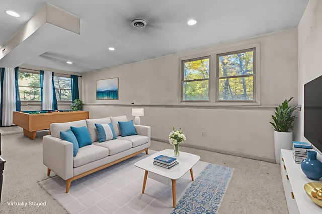 $600,000 | W3523 Oakwood Drive, Geneva, WI 53147