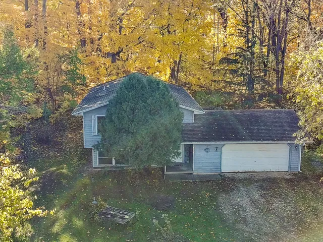 $450,000 | W3523 Oakwood Drive, Geneva, WI 53147