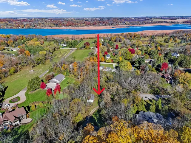 $600,000 | W3523 Oakwood Drive, Geneva, WI 53147